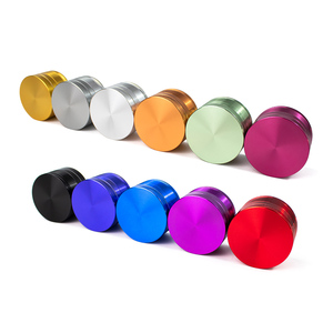 Mini broyeur d'herbes 4 pièces 63mm avec briquet Kief Catcher et broyeur d'accessoires pour fumer 4 pièces de <span class=keywords><strong>tabac</strong></span> - Product Image 3