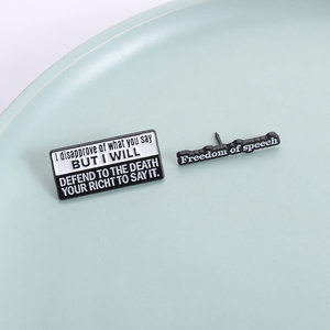 Spille in smalto Libertà di espressione: Non approvo ciò che dici, ma PROTEGGERò fino alla MORTALE il TUO DEREVORE DI PARLARE IT Distintivo - Product Image 1