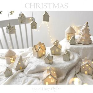 Nouvel ensemble de boîtes cadeaux en céramique blanche à trois pièces avec lumières LED, décoration de Noël à suspendre à l'arbre - Product Image 5