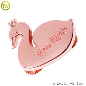 Túi Xách Kim Loại Tấm Nhà Sản Xuất Tùy Chỉnh Thực hiện Goose Logo Tấm Tăng Vàng Kim Loại Thẻ Tên Với Pha Lê - Product Image 2