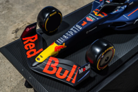 Modèle de voiture de course de Formule 1 en résine, grande taille, sculpture de voiture de course pour exposition en centre commercial ou événementiel