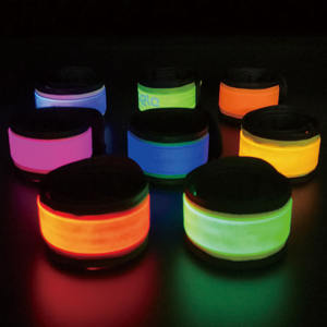 โปรโมชั่นขายส่งไฟวิ่งกลางคืนแบบกำหนดเอง สายรัดข้อมือ LED - Product Image 1