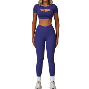 Leggings et hauts de yoga légers taille haute pour femmes ensemble de compression coupe en V à manches courtes <span class=keywords><strong>motif</strong></span> solide respirant - Product Image 1