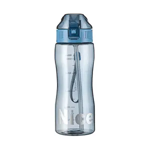 زجاجة مياه بلاستيكية محمولة خالية من بيسفاط ، أسلوب بسيط لركوب الدراجات في الهواء الطلق مريح مع قش