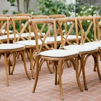Chaises Croisées Empilables Style Bois Résine Vintage Naturelles pour Banquets et Mariages (Ventes Directes)