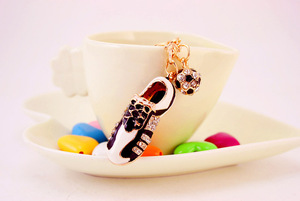 Porte-clés en alliage de cristal 3D en relief, design durable, pour hommes et femmes, cadeau tendance - Product Image 5