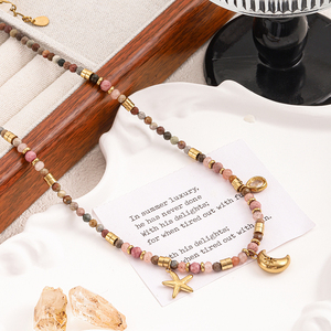 Collar de Piedras Naturales Estilo Bohemio Rosa con Dijes de Estrella y Luna, Collar Único, Accesorios de Verano - Product Image 3