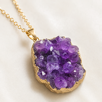 Pendentif en Améthyste Naturelle en Grappe Druzy 30-40mm avec Bord Doré, Collier en Cristal Brut, Bijou