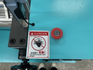 Broyeur à deux rouleaux chauffé pour plastiques et caoutchoucs de laboratoire, 5 kW, AC380V, refroidi par <span class=keywords><strong>eau</strong></span>, haute sécurité, marque XH, garantie 1 an, origine Guangdong - Product Image 4