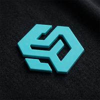 Badge de transfert en silicone souple 3D à finition mate écologique, logo en caoutchouc thermocollant personnalisé pour accessoires vestimentaires