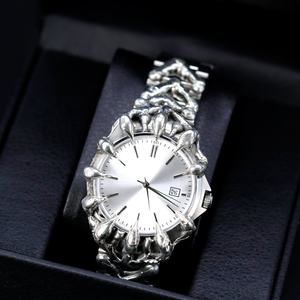 Montre Gothique Personnalisée en Gros avec Cadran en Acier Inoxydable à Pointes, Logo Gravé, Mouvement Japonais MIYOTA Unique et Cadran en Quartz Albâtre - Product Image 1