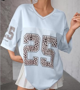 Tonton Factory Vente en gros de t-shirts en jersey pour femmes, t-<span class=keywords><strong>shirt</strong></span> oversize Y2k, t-<span class=keywords><strong>shirt</strong></span> à manches courtes avec imprimé de lettres et de chiffres, col en V, t-<span class=keywords><strong>shirt</strong></span> de <span class=keywords><strong>sport</strong></span> - Product Image 2