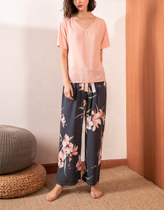 Set Pigiama Donna in Seta-Poliestere Tinto in Capo, Scollo a V, Maniche Corte, Lunghezza al Ginocchio, Asciugatura Rapida, Traspirante, per la Notte - Campione Gratuito - Product Image 5