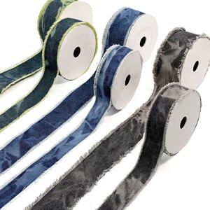 Carrete <span class=keywords><strong>de</strong></span> cinta <span class=keywords><strong>de</strong></span> regalo <span class=keywords><strong>de</strong></span> borde crudo <span class=keywords><strong>de</strong></span> mezclilla teñido con lazo iridiscente <span class=keywords><strong>de</strong></span> 4cm azul personalizado <span class=keywords><strong>para</strong></span> invitaciones <span class=keywords><strong>de</strong></span> boda y <span class=keywords><strong>ramos</strong></span> <span class=keywords><strong>de</strong></span> <span class=keywords><strong>novia</strong></span> - Product Image 5