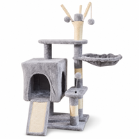 Arbre à chat à trois niveaux en bois et sisal avec panier-cabanon en peluche, hamac et rampe d'escalade pour chats