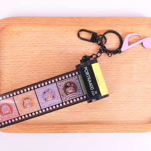Porte-clés personnalisé en forme de bobine de <span class=keywords><strong>film</strong></span> de dessin animé mignon, imprimé avec technologie UV, porte-clés personnalisé - Product Image 6