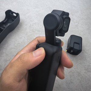 กล้องแอคชั่น <span class=keywords><strong>Osmo</strong></span> Pocket <span class=keywords><strong>3</strong></span> เซ็นเซอร์ CMOS ขนาด 1 นิ้ว ถ่ายวิดีโอ 4K 120fps ติดตามใบหน้า/วัตถุ หน้าจอสัมผัสหมุนได้ 2 ทิศทาง แบตเตอรี่ 1300mAh รองรับ Bluetooth 5.2 - Product Image 3