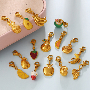 Breloques DIY tendance 2026 en acier inoxydable personnalisables, plaqué or PVD 18 carats, mignonnes et polyvalentes, motifs banane et fraise, pour la fabrication de bijoux - Product Image 1