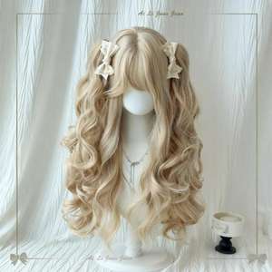วิกผมยาวหยิกสีทองครีมมี่ ไอ ลี่ ฮวน ฮวน พร้อมหน้าม้าปัดข้างและกิ๊บติดโบว์สำหรับสไตล์โลลิต้า - Product Image 1