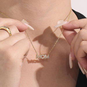 Delicado Collar con Colgante <span class=keywords><strong>de</strong></span> Letra Mamá en Acero Inoxidable Chapado en Oro <span class=keywords><strong>de</strong></span> 18K, Resistente al Agua, con Cadena y Circonitas, Regalo para el Día <span class=keywords><strong>de</strong></span> la Madre - Product Image 1