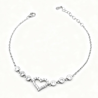 KAAN JEWELRY Romantisches Armband Silber Weiß Zirkon Armband Herzförmiger Hauptstein Verstellbares Schloss Design Tägliches Zubehör