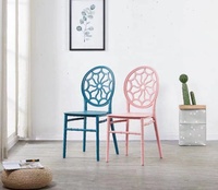 Chaises de salle à manger modernes empilables en PP pour l'extérieur Vente en gros pas cher Restaurant Hôtel Maison Mobilier Chaise Chiavari en plastique