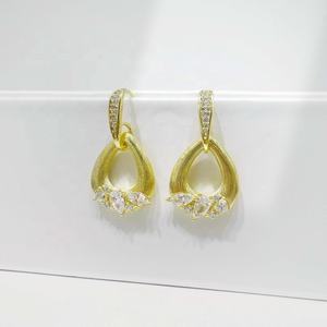 Pendientes de plata de ley 925 personalizados, gruesos, de 18k y 14k, a granel, de moda, delicados, con circonita cúbica, chapados en oro, con lazo, para novias. - Product Image 5