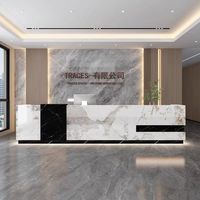 Comptoir de réception moderne incurvé avec éclairage LED et accents dorés, logo personnalisé, comptoir de réception de luxe pour salon de beauté