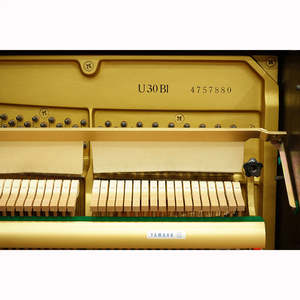 เปียโนตั้งตรงสูง131ซม. ใช้สำหรับมืออาชีพรุ่นใหม่จากญี่ปุ่น - Product Image 3