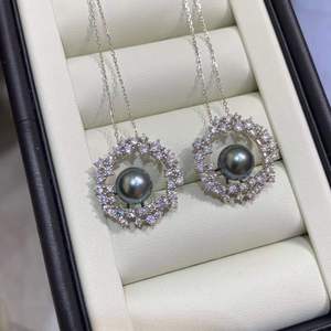 Colgante de Plata S925 con Corona Estrellada y Perla Tahitiana, Colgante de Perla Negra Natural de Agua Salada con Zirconia Completamente Incrustada - Product Image 3