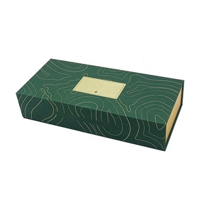 Caja de regalo magnética con tapa abatible para productos de cuidado de la piel de alta gama, reciclable, con logotipo personalizado, diseño personalizado con laminado mate en relieve. - Product Image 4