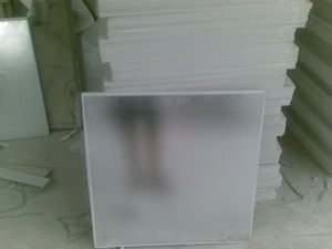 Beaux carreaux de plafond en gypse PVC avec arrière en papier d'aluminium dans linyi city - Product Image 6