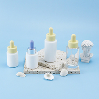 Nouveau conçu 30ml 15ml verre/bouteille en verre opale avec compte-gouttes pour l'emballage de soins de la peau cosmétique de luxe