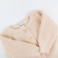 Pinuotu Cardigan tricoté pour bébé OEM personnalisé qualité coton nouveau-né bébé fille Simple solide pull en tricot Cardigan vêtements