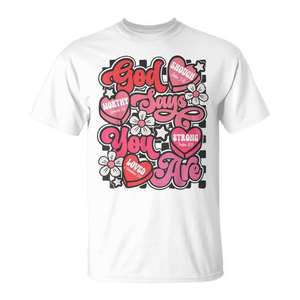 T-shirt promotionnel avec verset biblique chrétien « Dieu dit que tu es » et motif cœur de bonbons de la Saint-Valentin - Product Image 1