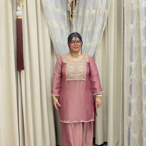 Ensemble Kurti et pantalon en soie brodée rose, séchage rapide, avec dupatta, tenue ethnique Salwar Kameez pour femme, idéal pour les mariages et les fêtes - Product Image 1