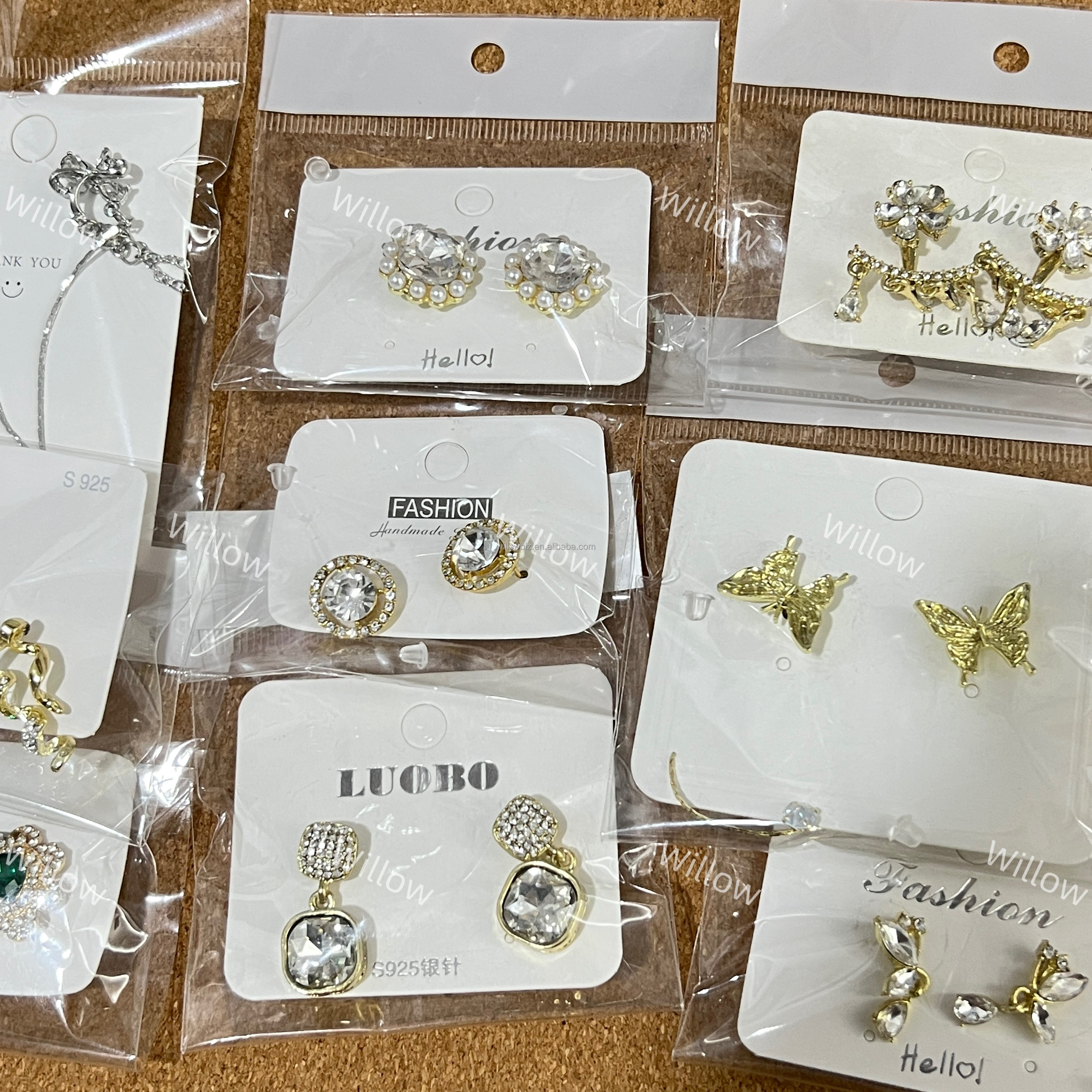 โลหะผสมแบบสุ่ม (เครื่องประดับหู)