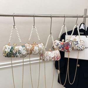 กระเป๋าถือปักลายดอกไม้ประดับมุก งานพรอม ปี 2025 กระเป๋าคลัทช์หรูหราสำหรับผู้หญิง งานแต่งงาน สไตล์จีน ประดับคริสตัล - Product Image 1