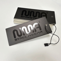 Étiquette volante personnalisée recyclable avec logo UV brillant pour vêtements, étiquette en papier pour mode et prêt-à-porter, étiquette volante imprimée avec cordon pour jeans