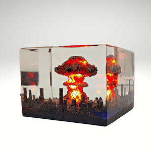 Escultura Artística de Resina Epoxi con Escena de Bomba Atómica Transparente - Product Image 4