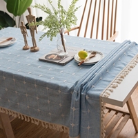 Nappe brodée en grille XinLan en gros, couverture de table à bordure à pompons, taille personnalisée pour gîtes et restaurants