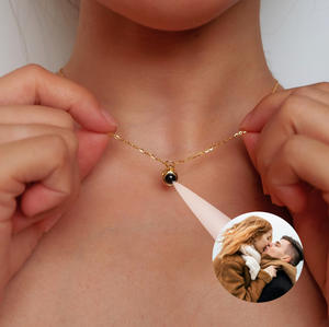 สร้อยคอจี้ฉายภาพรูปหัวใจประดับเพชรซิคอนอัลลอยด์ ของขวัญวันวาเลนไทน์สุดอินเทรนด์สำหรับผู้หญิง ได้รับ<span class=keywords><strong>ก</strong></span>ารรับรองมาตรฐาน CE  สามารถใส่รูปภาพส่วนตัวได้ - Product Image 6