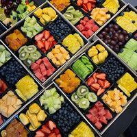 Boîte à dessert rectangulaire premium à 9 compartiments variés, insert en plastique noir, plateau pour fruits, pâtisseries, desserts, emballages en papier