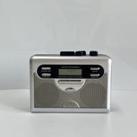 Retro-Taschenkassettendeck, AM/FM-Radio mit LCD-Wecker & Auto-Reverse-Kassettenwiedergabe