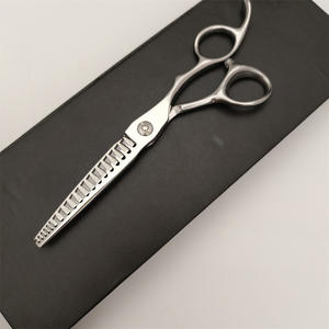 Tijeras de peluquería L9U de 6.0 pulgadas, de acero inoxidable, para diestros, con hoja estándar, fabricadas en Suzhou - Product Image 1