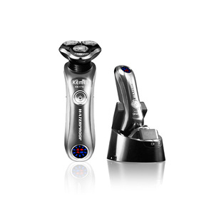 Afeitadora Eléctrica Rotativa de 3 Cuchillas Kemei para Hombre, Modelo KM-1716, Resistente al Agua, Recargable, con Base de Limpieza y Cuerpo Metálico - Product Image 4