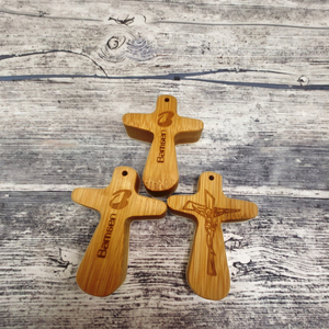 Croce Tascabile in Miniatura di Bambù Premium, Design Moderno ed Elegante, Piccolo Crocifisso per Preghiera, Regalo di Pasqua e Natale - Product Image 3