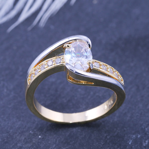 Anello da Donna Bicolore con Pietra Ovale, Gioiello di Tendenza per le Dita - Product Image 3