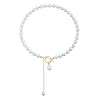 Collier ras du cou élégant en fausses perles avec fermoir à bascule doré et pendentif pompon, idéal pour le quotidien, les fêtes et les mariages