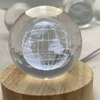 Vente en gros de boules de cristal lumineuses 3D représentant le système solaire, la planète, la lune, la nébuleuse, Saturne, les nuages, lampe de nuit LED avec base LED